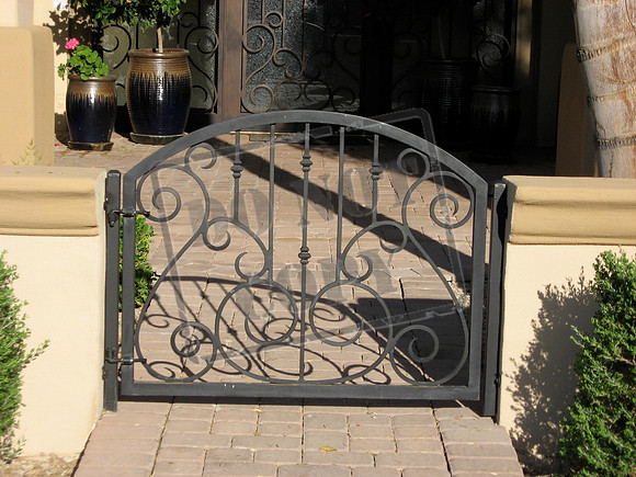 Gate (18)