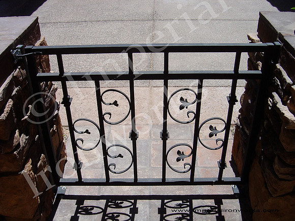 Gate (60)